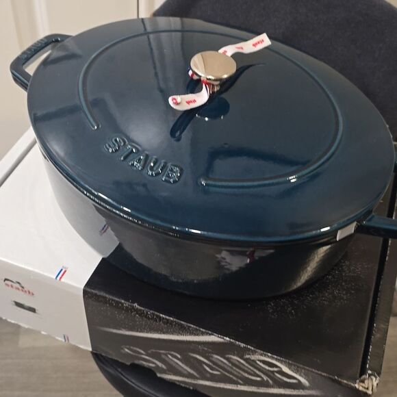 Staub Enameled Cast Iron Frebch Oven 6 1/4QT- La Mer - Picture 7 of 10